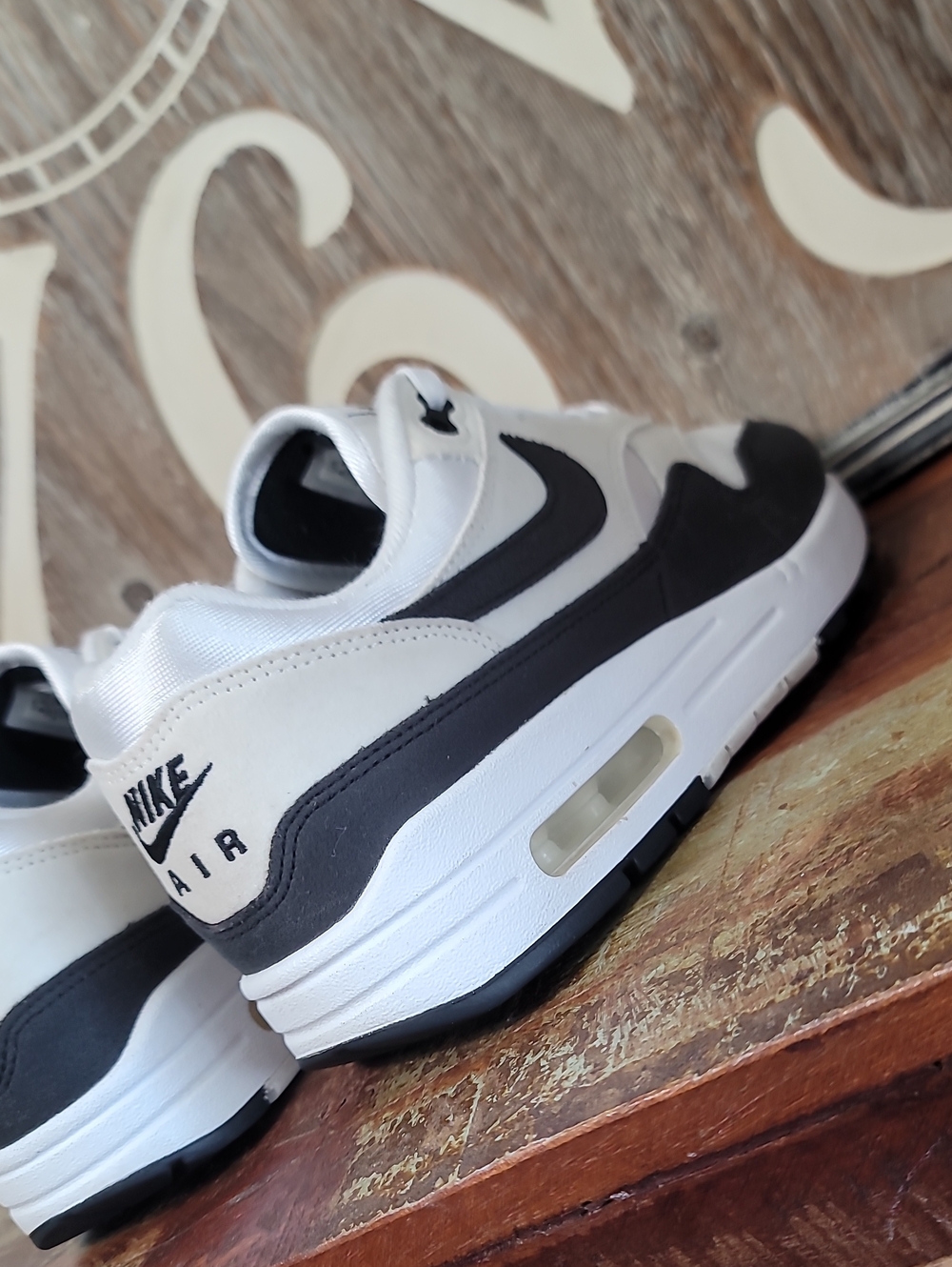 Nike Wmns Air Max 1 "White/Black" Wmns 8.5, Good Condition. Fast Shipping - Picture 9 of 14